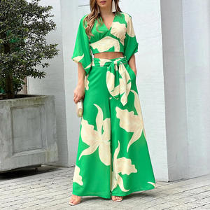 Conjunto de Dos Piezas con Estampado Dulce, Cuello en V, Camisa Corta con Mangas Farol y Pantalones Anchos, Ropa para Mujer - Product Image 1