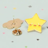En gros, Nouvelles Broches de revers en métal émaillé, créatives et adorables, à motifs de dessins animés Soleil et Lune, Nuage et Étoile, pour enfants