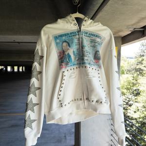 Sudadera con Capucha para Hombre, Estilo Urbano, Felpa Francesa de 420 g/m², Impresión DTG Personalizada, Diseño Cuadrado, Efecto Desgastado, Bordado con Tachuelas, Cierre de Cremallera - Product Image 1