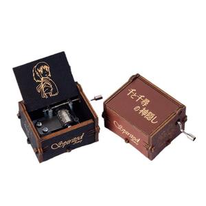 Boîte à musique créative Sky City Boîte à musique vintage en bois à manivelle pour enfants, cadeau d'anniversaire gratuit - Product Image 5