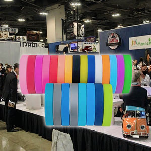 Pulsera de goma de silicona de marca con logotipo personalizado, varios colores, ideal para reuniones de estudiantes, banda de regalo promocional - Product Image 3