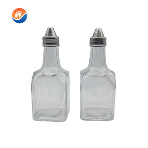 6 onzas. Cruet de vidrio de forma cuadrada de aceite y vinagre con vertedor - Product Image 1