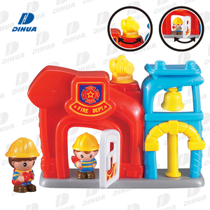 Cartone animato caserma dei pompieri Play Set per i bambini con simpatici accessori dettagliati e attrezzatura da vigile del fuoco per coinvolgere finte avventure <span class=keywords><strong>di</strong></span> gioco - Product Image 1