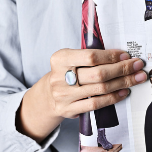 แหวนฝังเปลือกเหล็กไทเทเนียมสำหรับนิ้วชี้ แบบยูนิเซ็กส์ สวมใส่ได้ทุกวัน แบบฝังขอบ - Product Image 2