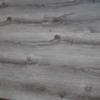 Plancher stratifié de haute qualité 8mm 12mm Hdf Ac4 Ac3 Installation par clic Revêtement de sol stratifié imperméable résistant à l'usure Plancher bon marché