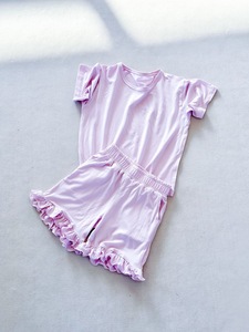 1 Pezzo Completo Estivo Personalizzato in Bambù per Neonati e Bambini, Abbigliamento Unisex con Top e Pantaloncini - Product Image 1