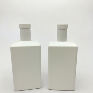Carré blanc mat personnalisé 500ml 750ml vin vodka <span class=keywords><strong>bouteille</strong></span> en verre pour liqueur vide gin <span class=keywords><strong>whisky</strong></span> spiritueux bouteilles avec bouchon en liège - Product Image 3