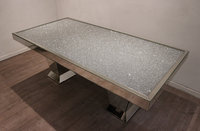 Table à manger moderne de luxe avec plateau en verre miroir argenté scintillant effet diamant broyé, idéale pour mariages, maison et hôtel