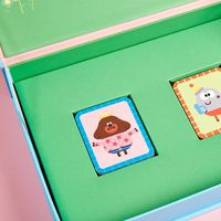 Vente en gros de boîtes-cadeaux en forme de valise en carton de dessin animé mignon boîte-cadeau d'emballage verte d'anniversaire d'enfants