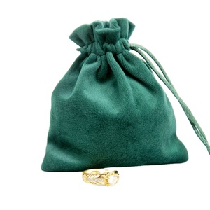 Sacs cadeaux en velours vert recyclables avec logo personnalisé, pochettes à bijoux plus épaisses et douces pour montres, colliers, bagues, lunettes, économiques pour les mariages - Product Image 1