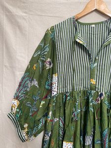 Robe longue en coton pour femmes, douce et respirante, idéale pour l'été, avec emballage personnalisé, provenant d'un fournisseur indien. - Product Image 4