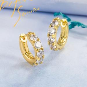 Pendientes de aro de cristal dorado de lujo de estilo francés de nicho para mujer, joyería de gama alta de nueva moda para regalos con piedra principal de circón - Product Image 5