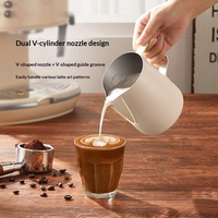 BAMBUS Spitze Kanne mit abgewinkelter Öffnung aus verdicktem 304 Edelstahl für Latte Art, geeignet für professionelle Kaffeemaschinen und Milch.