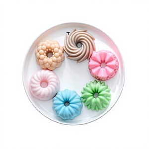 Moules à gâteaux en silicone à thème Savarin, réutilisables, de qualité alimentaire, mignons, magnétiques, pour chocolat, bonbons et glaces DIY - Product Image 4