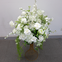Boule de fleurs artificielles en soie blanche avec vigne verte suspendue, centre de table de mariage, décoration d'allée de banquet
