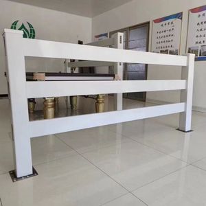 Valla de caballo de PVC de Tres rieles Profesional, Diseño de perímetro seguro para centros ecuestres, instalaciones de entrenamiento, cría de ovejas - Product Image 6