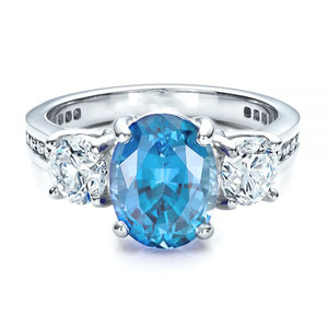 Anello di Fidanzamento F158 per Donna con Diamante Naturale Taglio Ovale e Diamanti Laterali, Colore D, Fascia in Oro Bianco - Product Image 6