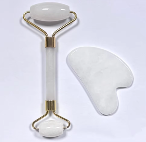 Herramientas de belleza para el rostro con piedras preciosas naturales, kit de masajeador facial con rodillo y gua sha de jade blanco para reafirmar la piel. - Product Image 1