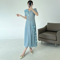 Robe plissée Miyake de luxe léger pour femme, collection été 2026, avec broderie tridimensionnelle, style étranger, élégante et décontractée