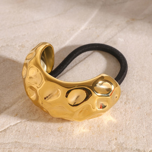 Serre-tête en acier inoxydable en forme de C avec texture martelée, bande élastique noire, accessoire de coiffure pour usage quotidien - Product Image 2