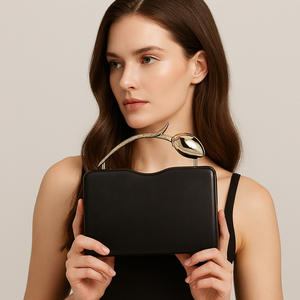 กระเป๋าถือหนัง PU รูปดอกกุหลาบสั่งทำขายส่งจากโรงงาน ของขวัญวันวาเลนไทน์ กระเป๋าคลัทช์สะพายข้างสำหรับผู้หญิง กระเป๋าออกงานกลางคืน - Product Image 4