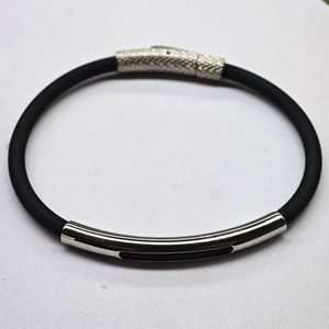 Pulsera <span class=keywords><strong>de</strong></span> silicona <span class=keywords><strong>de</strong></span> iones negativos saludables <span class=keywords><strong>de</strong></span> gama alta Diseño simple <span class=keywords><strong>de</strong></span> Joker Venta directa <span class=keywords><strong>de</strong></span> fábrica Cadena <span class=keywords><strong>de</strong></span> moda <span class=keywords><strong>de</strong></span> Venta caliente para hombres y mujeres - Product Image 4