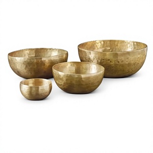 Ensemble de 4 bols de service en laiton doré martelé - Product Image 1