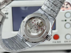 นาฬิกาดำน้ำสปอร์ตสแตนเลสสตีลอัตโนมัติคุณภาพสูง ดีไซน์แฟชั่น ทนทานต่อน้ำ 5 บาร์ พร้อมเข็มบอกเวลา - Product Image 6