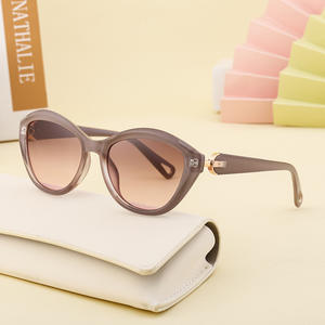 Lunettes de soleil œil de chat de style européen et américain pour femmes, protection UV400, classe 2, monture noire, verres PC FY-99230 - Product Image 2