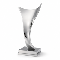 Trophée en verre et cristal avec design encadré de feuilles argentées sur base étagée, récompense sportive gravée sur mesure