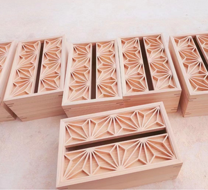 Technique de travail du bois Kumiko consistant <span class=keywords><strong>à</strong></span> assembler des pièces de bois minces <span class=keywords><strong>à</strong></span> l'aide de joints <span class=keywords><strong>à</strong></span> mortaise et <span class=keywords><strong>à</strong></span> tenon pour porte ou fenêtre - Product Image 3