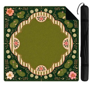 Tapis de Mahjong Thème Golf Américain - Design de terrain de golf vert avec balles et gants de golf, tapis de jeu silencieux antidérapant avec règle de Charleston - Product Image 1