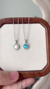 Collar con Colgante de Ópalo Azul Moderno en Plata de Ley S925 con Detalles de Circonita Cúbica, Joyería Inspirada en el Océano para Mujer, para Compromiso, Boda o Fiesta - Product Image 3