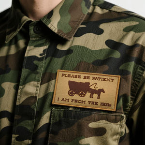 Patch brodé de qualité en tissu tactique, motif calèche et cheval, avec phrases significatives 'PLEASE BE PATIENT I AM FROM the 1900S', pour sac et chapeau - Product Image 3