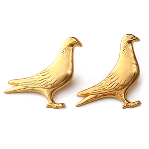 Custom lucido placcato in oro uccelli piccione forcine in metallo 3D Badge messican Saudi metallo spille per cappelli - Product Image 2