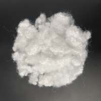 Fibre de rembourrage ignifuge en PSF conjugué solide 15D 64mm siliconée à haute densité pour literie ignifuge