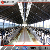 Bâtiment préfabriqué à structure légère en acier à faible coût pour hangars de moutons de chèvre vache/ferme bovine à prix bon marché