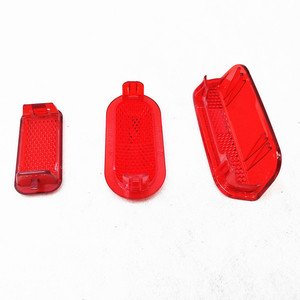 Réflecteurs de lumière de porte rouges à clipser en plastique 8KD947412 pour panneaux latéraux de véhicules Volkswagen Skoda Audi - Product Image 1