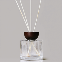 Bouteilles diffuseurs en verre côtelé carré sans plomb personnalisées en usine, de 50 ml à 300 ml, conteneurs d'aromathérapie, logo et couleur personnalisables disponibles