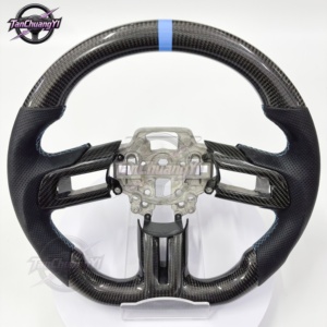 Volant de voiture en fibre de carbone, style tendance, vente chaude en usine, pour <span class=keywords><strong>Ford</strong></span> <span class=keywords><strong>Mustang</strong></span> 2018 2019 <span class=keywords><strong>2020</strong></span> 2021 2022 2023 - Product Image 1