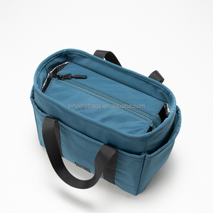 Panier isotherme double compartiment en polyester non tissé imperméable pour pique-nique, avec logo personnalisé, pour canettes et vin - Product Image 4