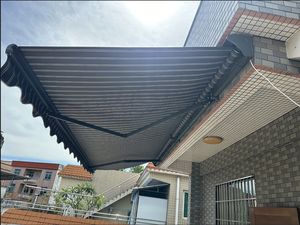 Demi-cassette d'<span class=keywords><strong>auvent</strong></span> rétractable motorisé en alliage d'aluminium pare-soleil imperméable Patio couverture avec capteur de vent pour <span class=keywords><strong>terrasse</strong></span> extérieure - Product Image 5