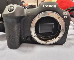 Cámara Digital Usada Cannons <span class=keywords><strong>R7</strong></span> 4k de 33MP con Alta Calidad de Imagen - Product Image 1