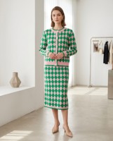 Vente en gros de cardigan pour femmes personnalisé à col rond avec manches longues et ensemble deux pièces en tricot jacquard à motifs diamants doux