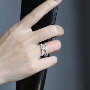 Anello da donna creativo e unico con zirconi cubici, ornamento per le mani semplice ed elegante per tutti i giorni - Product Image 4