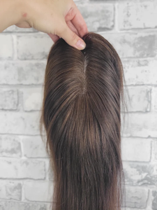 Clip de couverture de couronne en postiche Monofilament de <span class=keywords><strong>cheveux</strong></span> humains européens Topper brun moyen attaché à la main 5x6 'Mono Base Topper pour les femmes - Product Image 2