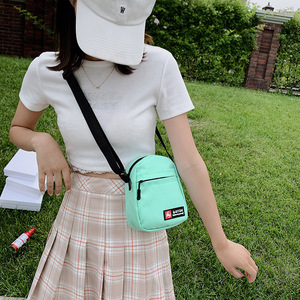 Vente en gros de <span class=keywords><strong>mini</strong></span> sac à bandoulière personnalisé, nouveau matériau Oxford à la mode, étanche avec fermeture à glissière - Product Image 2