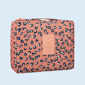 Bolsa de maquillaje con cierre de cremallera de poliéster portátil promocional, organizador colgante resistente al agua para estuches cosméticos de dibujos animados de viaje - Product Image 1