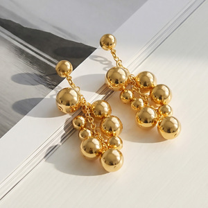 Boucles d'oreilles clous en acier inoxydable plaqué or 18 carats, inaltérables, tendance, vente en gros - Product Image 4