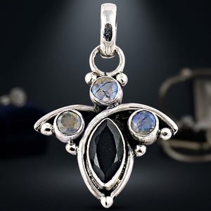 Pendentif croix tibétaine en argent Art Palace avec pierres d'onyx noir et de zircon bleu, style vintage pour un usage quotidien - Product Image 1
